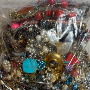 5 lbs Craft Jewelry Vintage Lot 1 not wearable beads rhinestones glass assorted